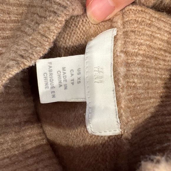 H&M Cozy Tan Turtleneck Sweater - Picture 3 of 9